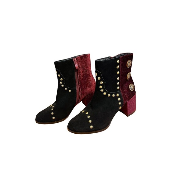 Very Volatile LA SIZE 6 Ankle Boots Black&Burgundy Velvet Gold Stars & Buttons - Picture 1 of 12